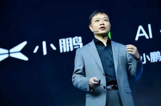 欧陆娱乐：小鹏面临掉队危机，何小鹏被卷到一周干七天活